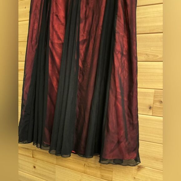 NWT Linea Domani Size Small Red Black Gothic Vampire Knee Length Skirt - Picture 2 of 9